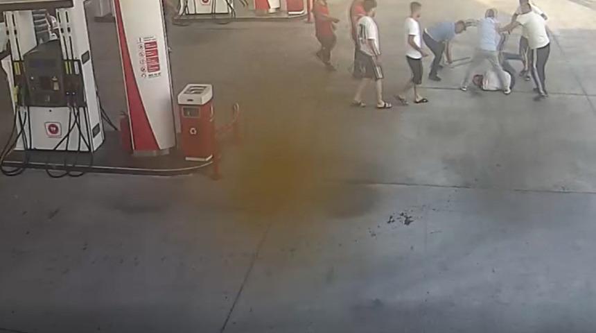 Sevdiği kızla kaçmak isterken öldüresiye dövüldü! Ölüm kalım savaşı veriyor