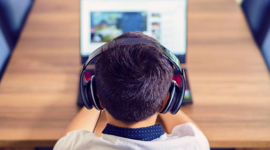 Bilgisayar, çocukların gözlerini bozuyor