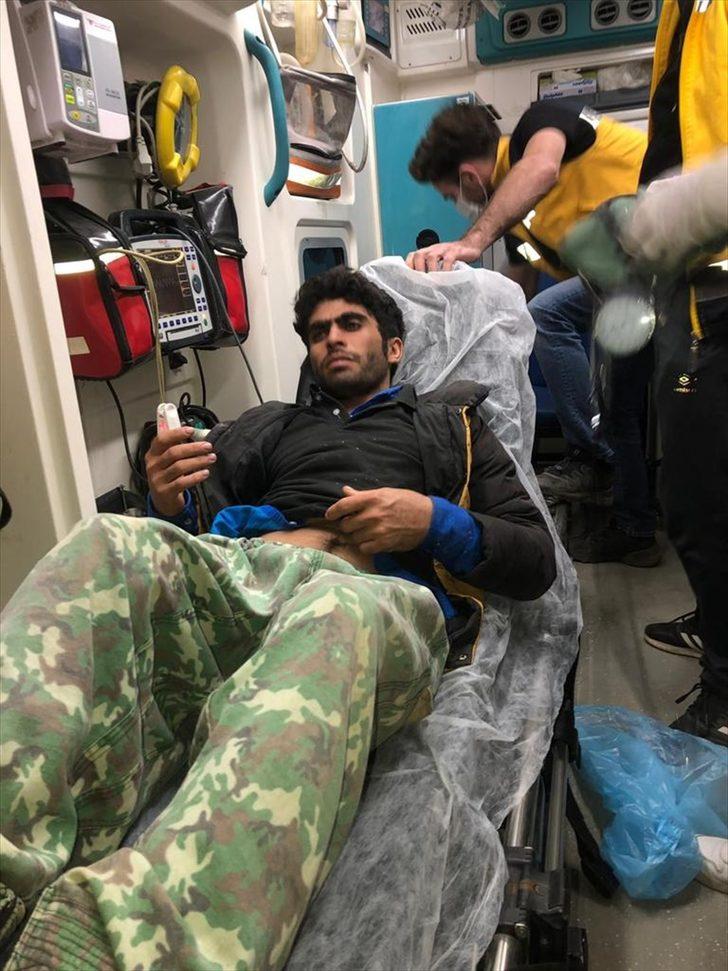 Van'da yaralı halde kayalıklarda mahsur kalan düzensiz göçmeni ekipler kurtardı G4