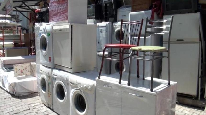 İkinci el eşyacı ve spotçular öğrencileri bekliyor