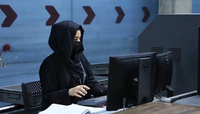 Taliban'ın kontrolündeki Kabil havalimanında kadın personel işlerine döndü