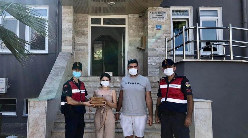 Muğla'da i&ccedil;erisinde 20 bin lira bulunan &ccedil;antayı &ccedil;aldığı iddia edilen ş&uuml;pheli yakalandı