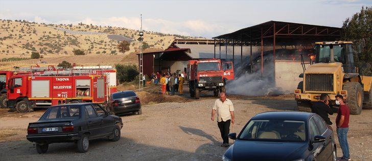 Amasya'da besi çiftliğinde çıkan yangına müdahale ediliyor G4