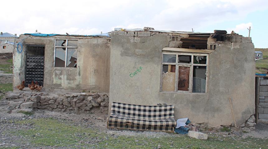 Anne biri özürlü 2 çocuğunu bırakıp kaçtı