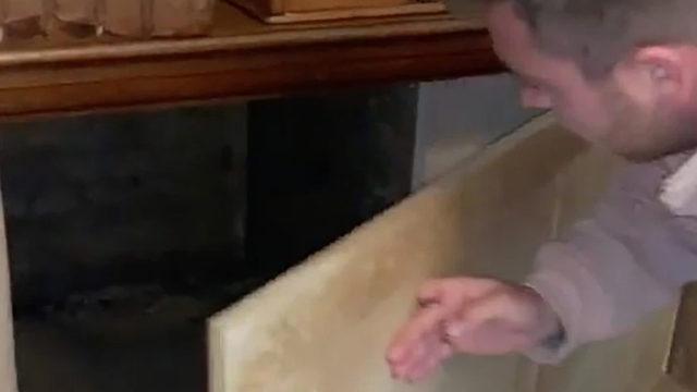 Kazdıkça ortaya çıktı! Evinin eski fotoğraflarında gördüğü gizemli kapı tüyler ürpertti: Bu ev perili