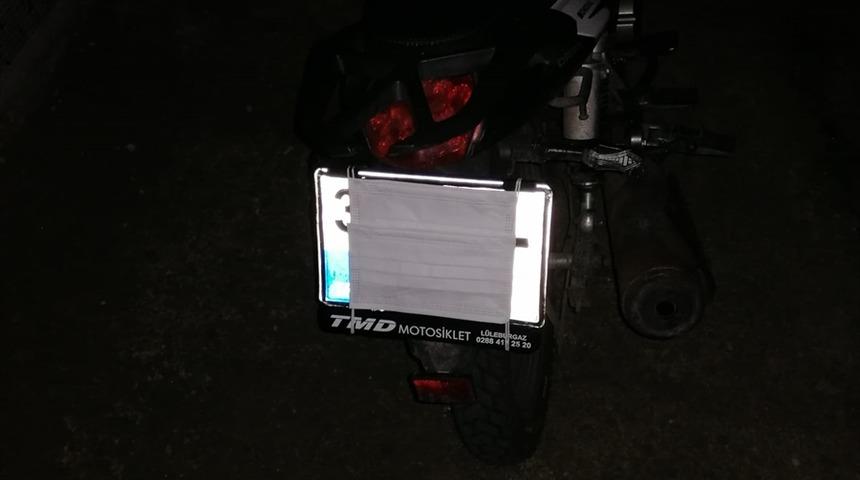Motosiklet plakalarını cerrahi maskeyle kapatan 2 sürücüye ceza