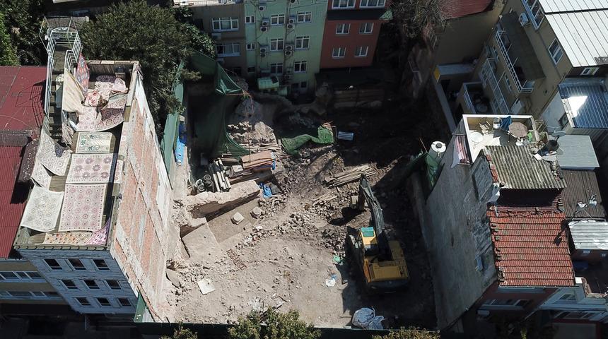 İstanbul'da tepki çeken görüntü! Bizans saray kalıntılarının bulunduğu alanda iş makinesi çalıştı