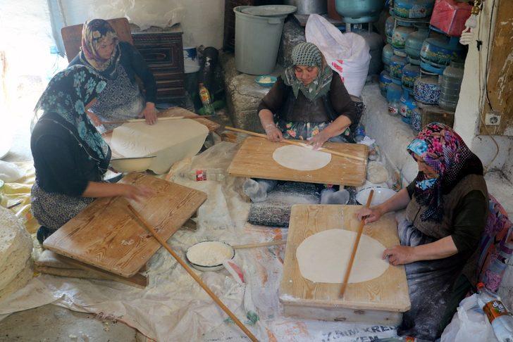 Sivas'ın yufka ekmeği görenleri şaşkına çeviriyor! Bu ekmek 1 yıl boyunca bayatlamıyor G1