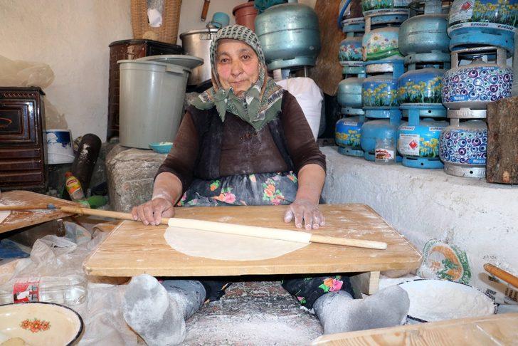 Sivas'ın yufka ekmeği görenleri şaşkına çeviriyor! Bu ekmek 1 yıl boyunca bayatlamıyor G2