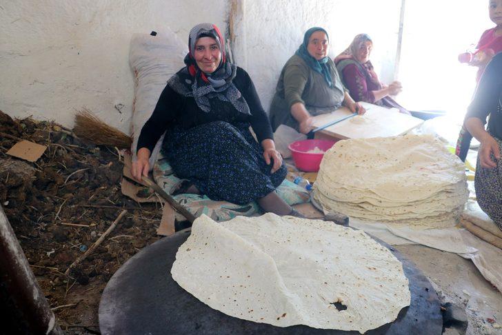 Sivas'ın yufka ekmeği görenleri şaşkına çeviriyor! Bu ekmek 1 yıl boyunca bayatlamıyor G4