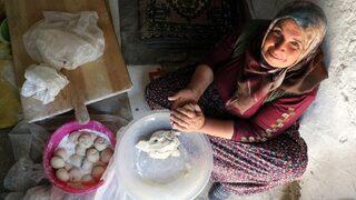 Sivas'ın yufka ekmeği görenleri şaşkına çeviriyor! Bu ekmek 1 yıl boyunca bayatlamıyor