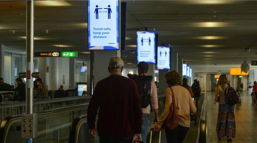 Covid: Hollanda, 25 Eyl&uuml;l'den itibaren sosyal mesafe uygulamasına son veriyor