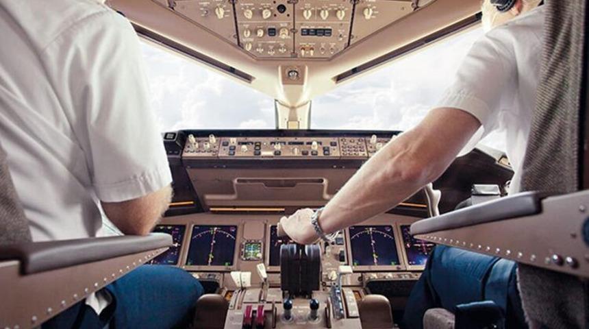 Pilotlar uçuş sırasında kokpitte uyuyakaldı