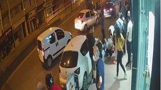 Kız arkadaşının eski sevgilisini sokak ortasında bıçakladı