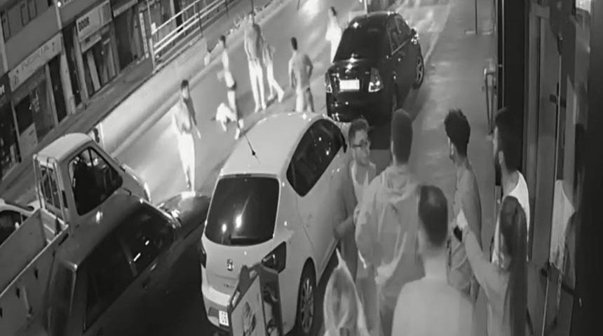 Yolda karşılaştı, elindeki bıçakla saldırdı! Korkunç anlar