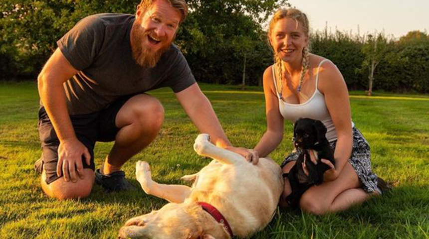 Herkesin rüyasını yaşıyorlar! Seyahat tutkunu çift, karavanda yaşamak için evlerini sattı