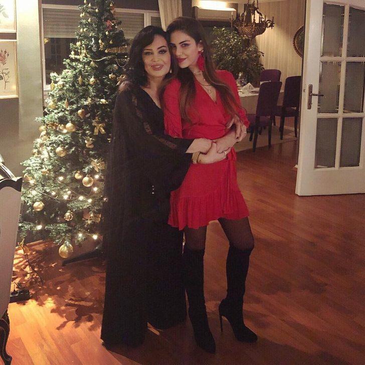 Türkan Şoray'ın kızı Yağmur Ünal'a bir de şimdi bakın! Güzelliğiyle nefes kesiyor G3