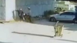 Kız kardeşinin videosunda gördüğü öğrenciyi tekme tokat dövdü