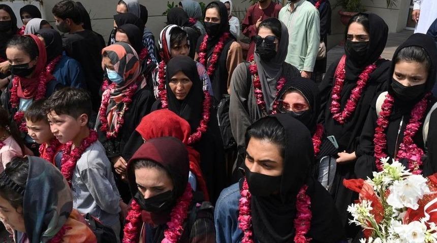 Taliban y&ouml;netiminden ka&ccedil;an Afganistan Kadın Milli Futbol Takımı oyuncuları Pakistan'a gitti