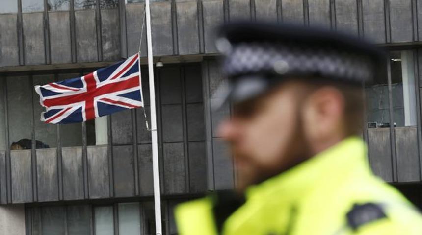 Londra'da 4 ş&uuml;pheli paket bulundu