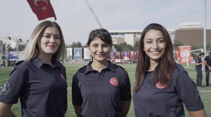 Kadın itfaiyeciler: 'Kadının g&uuml;c&uuml;n&uuml; g&ouml;sterebildiğimiz her an mutluyuz'