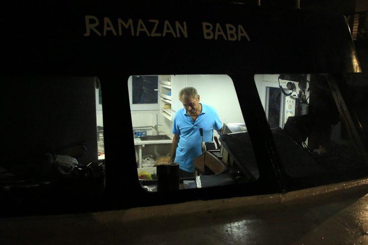 Mersinli balıkçılar "vira bismillah" diyerek denize açıldı G1