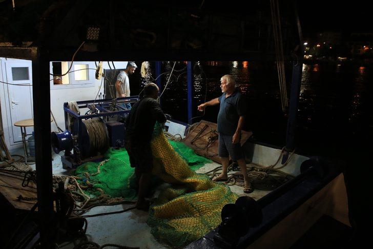 Mersinli balıkçılar "vira bismillah" diyerek denize açıldı G4