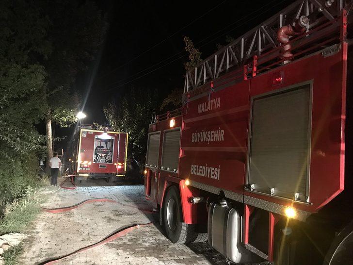 Malatya'da odun deposunda çıkan yangın söndürüldü G2