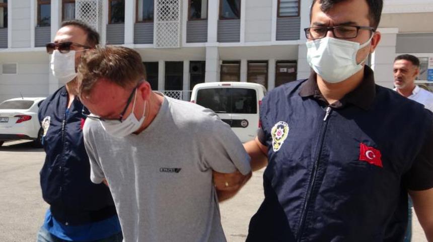 Kan donduran tablo! Arkadaşını vahşice katletti, polis arabasına ağlayarak bindi