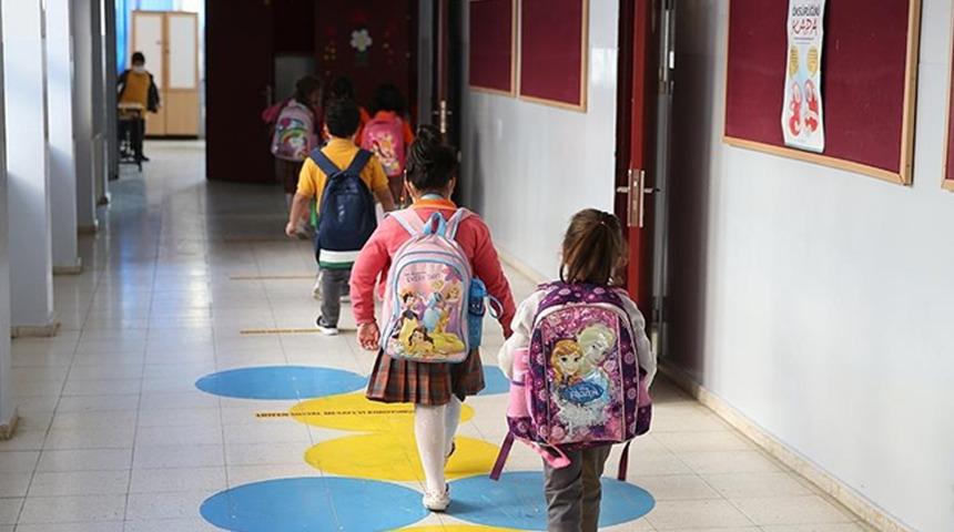 Okullar açıldı, göz muayenesine giden çocuk sayısı arttı