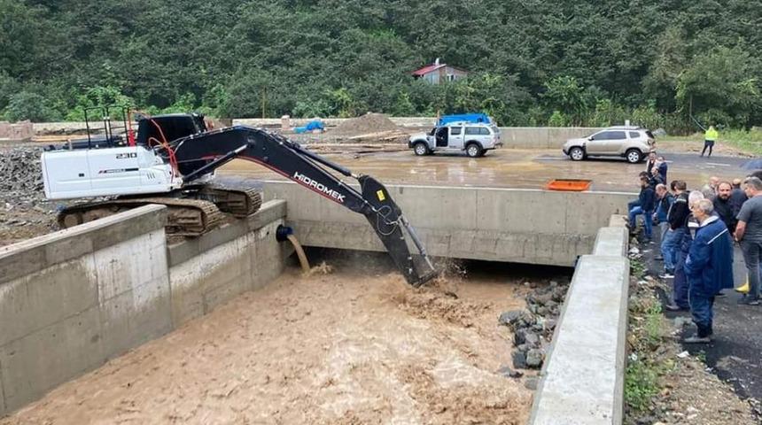 Giresun'da selin vurduğu okullarda eğitime bir gün ara