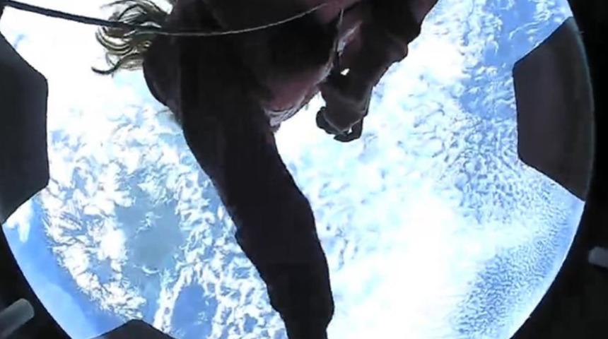 90 dakikada bir tur atacaklar! Yörüngedeki 'uzay turistlerinden' ilk fotoğraflar