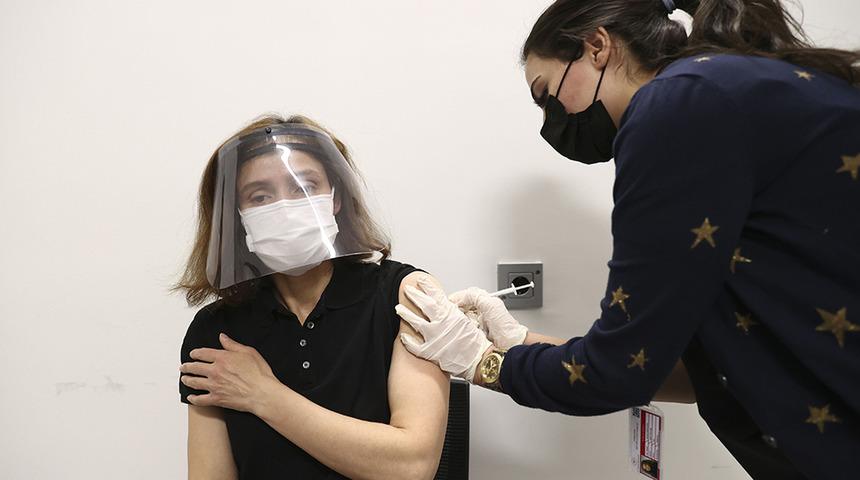 Prof. Dr. Oğuztürk'ten koronavirüs aşısı yaptıranlara grip aşısı önerisi