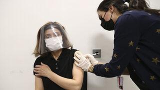 Prof. Dr. Oğuztürk'ten koronavirüs aşısı yaptıranlara grip aşısı önerisi