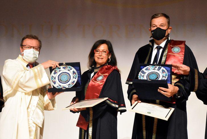 Bursa Uludağ Üniversitesince İsviçre'de görevli akademisyen çifte fahri profesörlük unvanı verildi G1