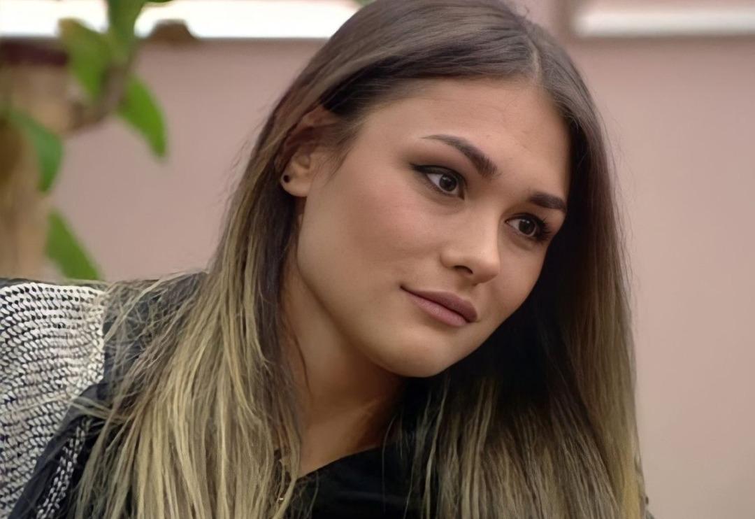 Kısmetse Olur'un g&uuml;zeller g&uuml;zeli Hazal'ı yeni imajıyla şaşkına &ccedil;evirdi!