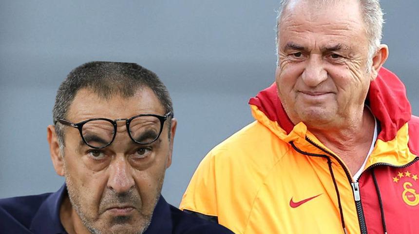 Sarri, kendisine selam vermeye gelen Fatih Terim'in önünde eğildi