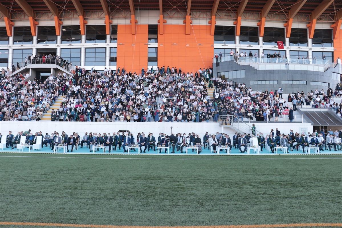 Sakarya Uygulamalı Bilimler &Uuml;niversitesi, 3 bin &ouml;ğrencisini mezun etti
