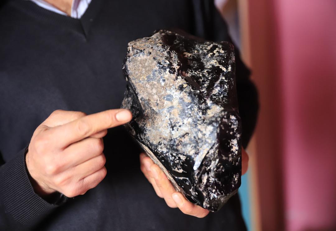 Evinin inşaatını kazarken buldu: Tam 9 kilo, bu elması satmak istiyorum