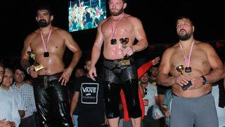 Biga Yağlı Güreşleri'nin başpehlivanı İsmail Balaban oldu