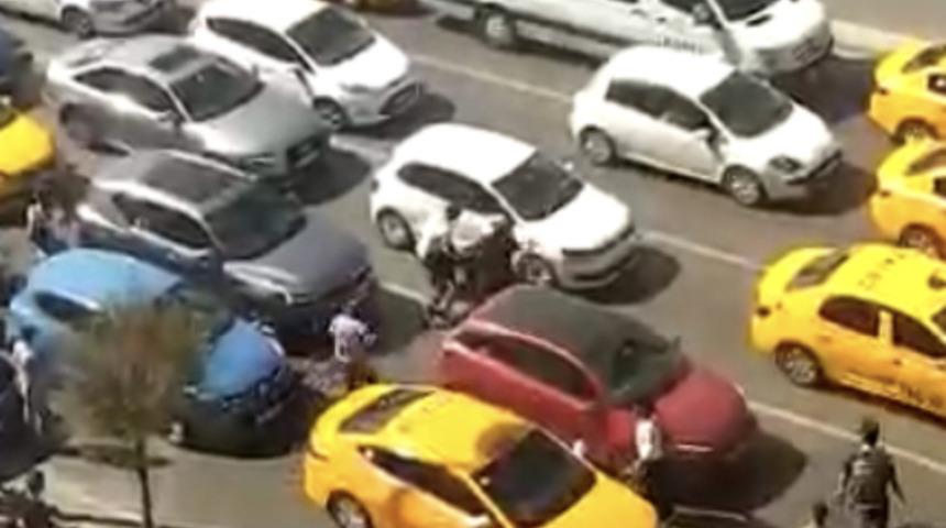 İstanbul’un göbeğinde cam silici terörü: Bıçak ve sopayla mekan bastılar