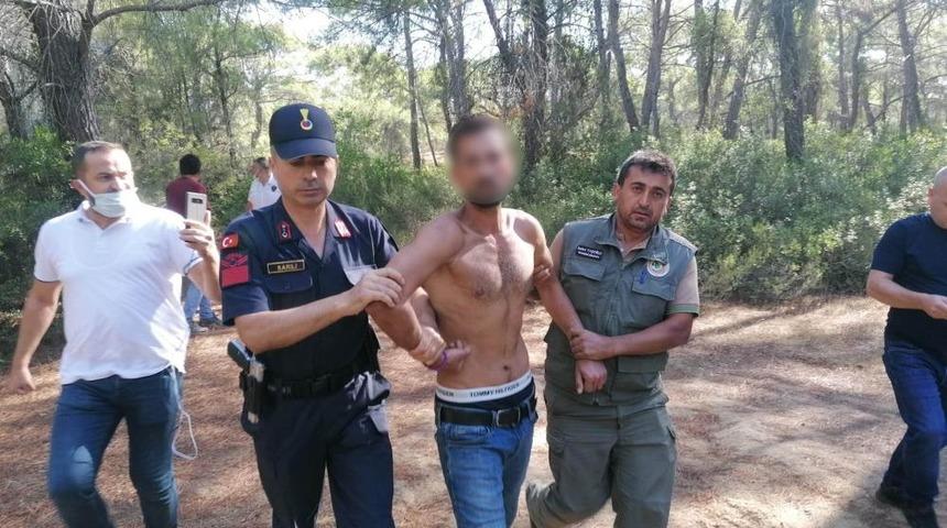 Ormanı yakarken suçüstü yakalandı
