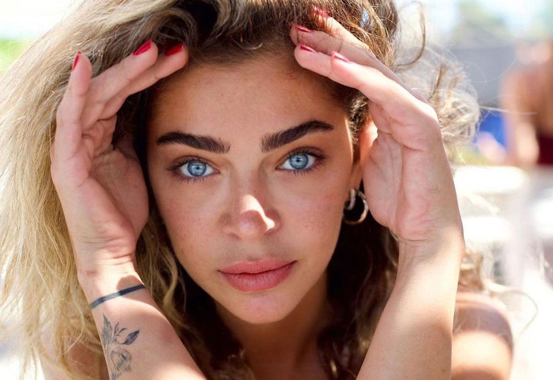 &Ouml;yk&uuml; &Ccedil;elik'in annesini g&ouml;renler inanamadı! Gen&ccedil; kız gibi