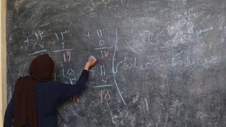 Afganistan’da ortaokul ve liseler, kız öğrenciler olmadan açıldı!