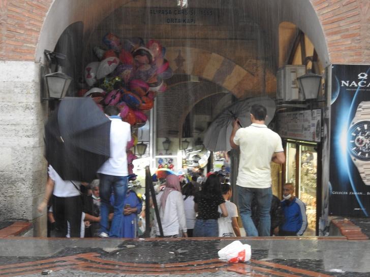 Meteoroloji uyarmıştı! 15 dakika yetti, kaçacak yer aradılar G3