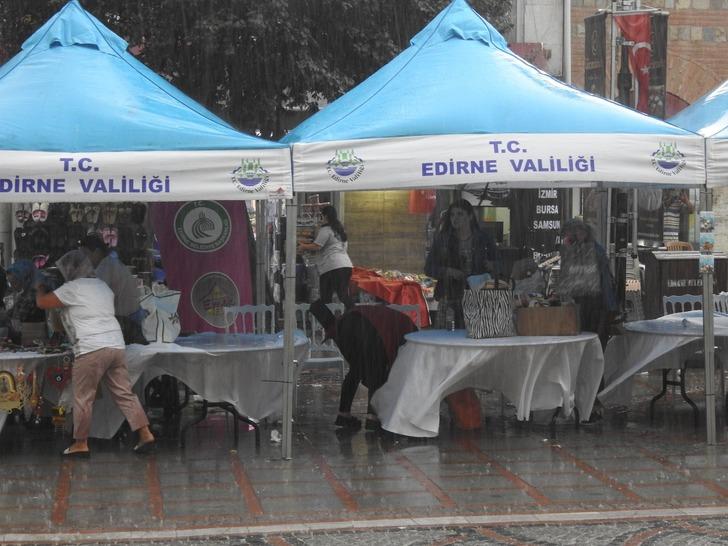 Meteoroloji uyarmıştı! 15 dakika yetti, kaçacak yer aradılar G5