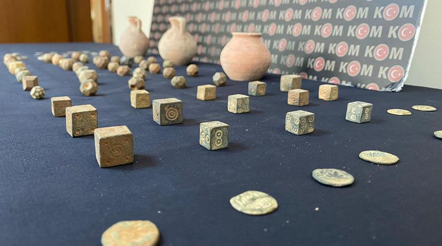 İstanbul'daki kaçakçılık operasyonunda ele geçirilenler şoke etti!