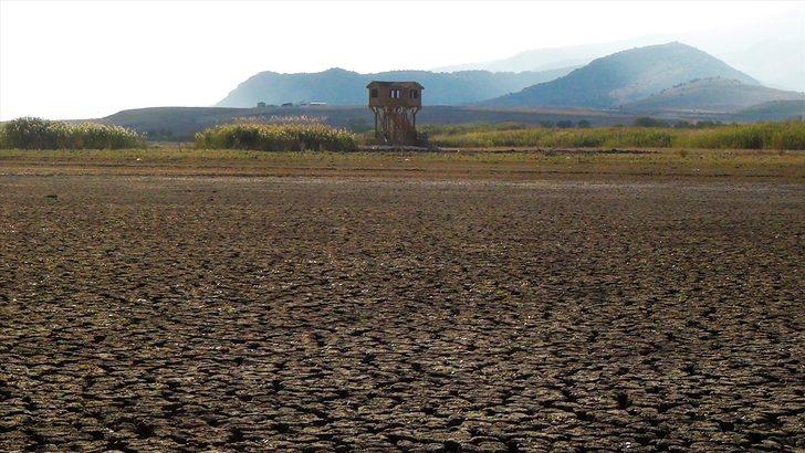 Burdur'da göçmen kuşların uğrak noktası Karataş Gölü kurudu G3