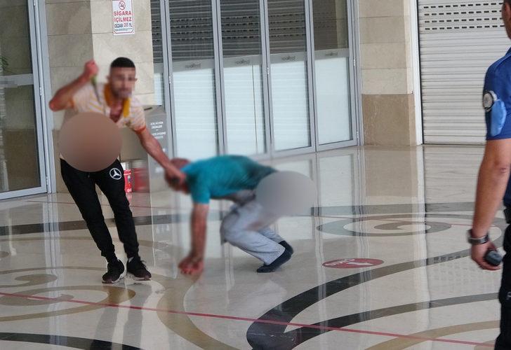 Antalya'da dehşet anları! Ustasını rehin alıp boğazını kesti G3