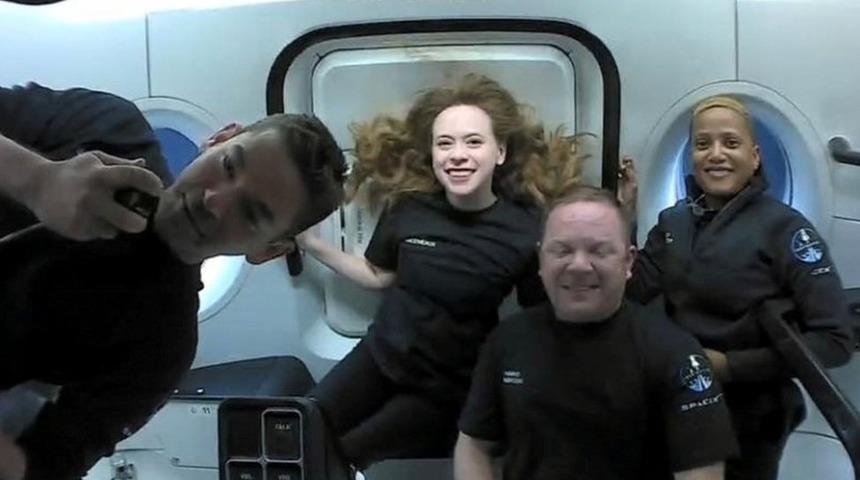 SpaceX: Inspiration4 astronotları y&ouml;r&uuml;ngedeki &uuml;&ccedil; g&uuml;n&uuml;n ardından d&uuml;nyaya d&ouml;nd&uuml;